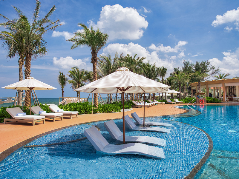 Hồ bơi tại Radisson Mũi Né - Du lịch 360Go 